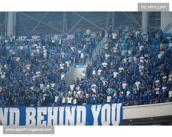 深圳vs成都蓉城，两地球迷友好互动